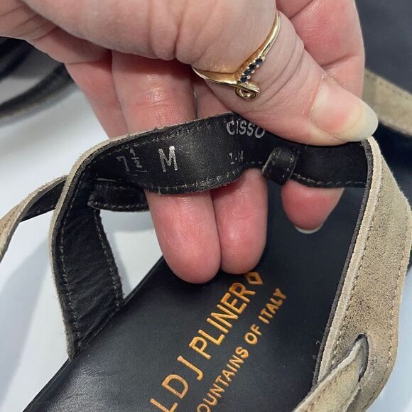 Donald J. Pliner Women Wedge Sandals Suede Stretchy Strap Taupe Heels Size 7.5 - Picture 12 of 15